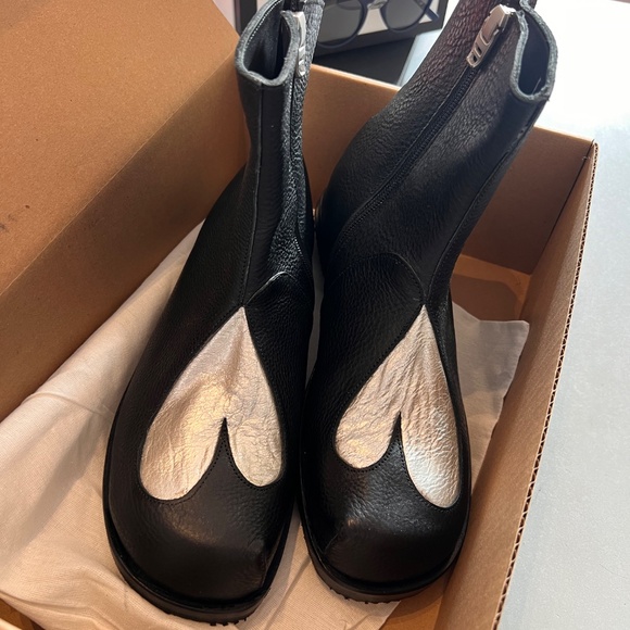 Cydwoq Love Boot in Black/Silver - Picture 8 of 10